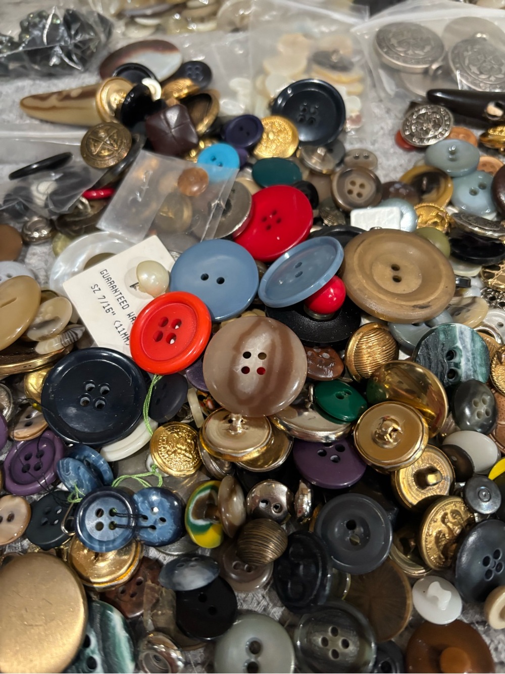 Mixed Assorted Buttons Lot - Multicolor - Picture 3 of 9